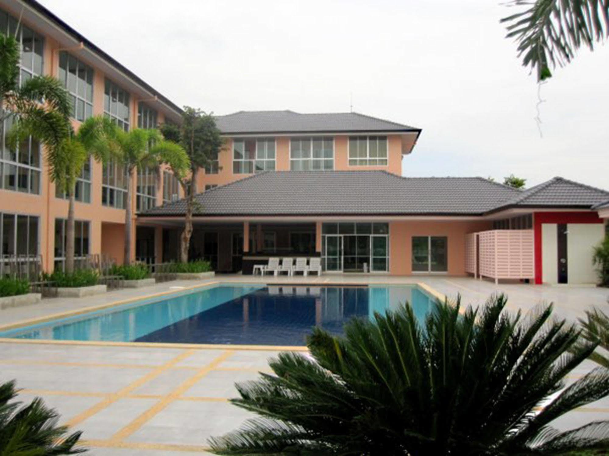 The Victory Hotel Ban Muang Daeng Exterior photo